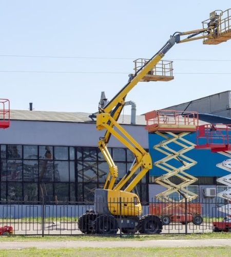 Żółty podnośnik samojezdny - spidercrane.com.pl